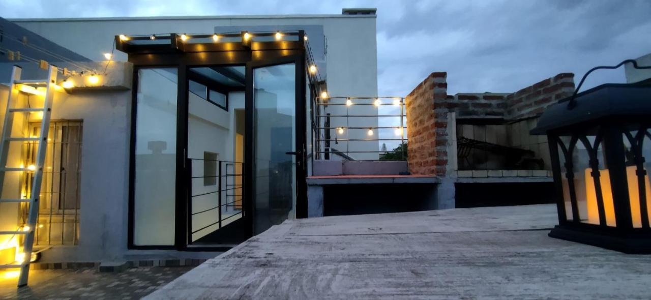 House With Large Terrace, Jacuzzi And Gated Parking For One Car Villa Монтевидео Екстериор снимка